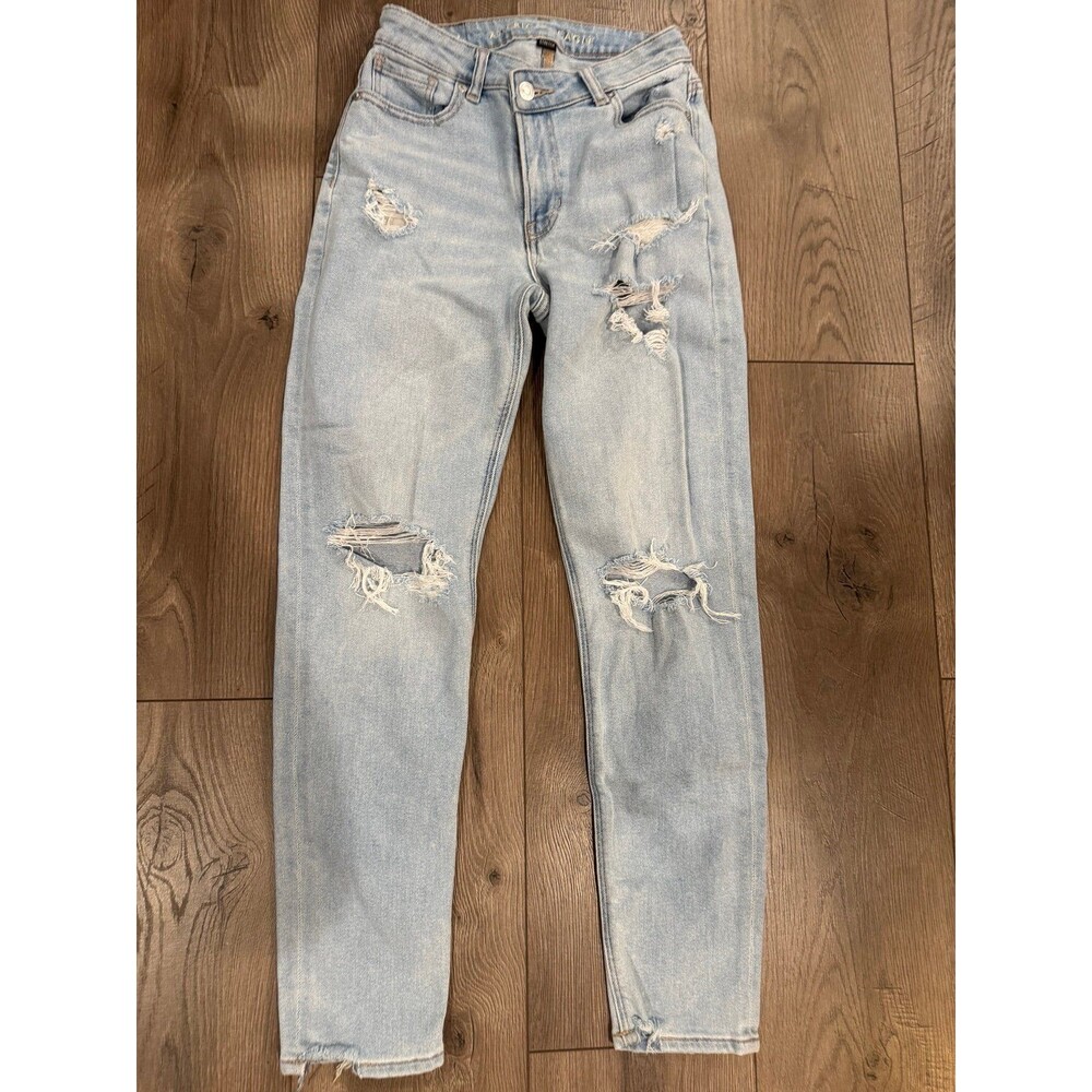 Women’s Asymetrical Button American Eagle Stretch Ripped Mom Jeans Size 00 R